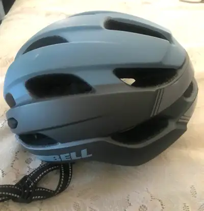 Casque/Helmet de vélo Bell S/M (50-57cm) en très bon état, View more
