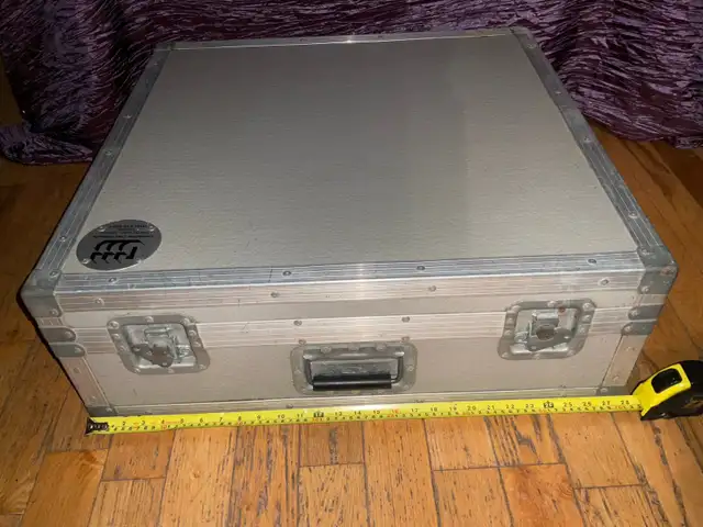 Vintage “Conception Case Company” Hardshell Equipment/Road Case  in Pro Audio & Recording Equipment in Fredericton - Image 5