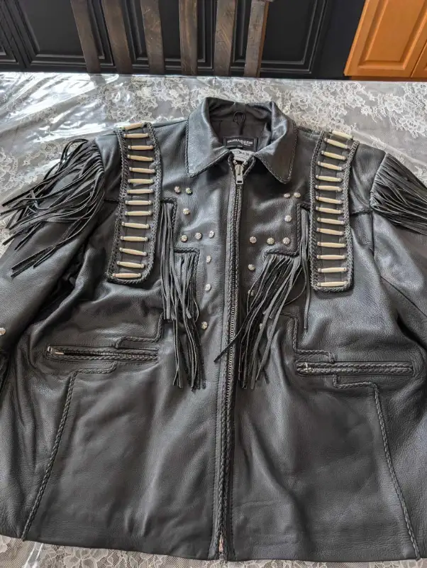 Ladies leather jacket, perfect for riders 3 XL in Women's - Tops & Outerwear in Sarnia - Image 2