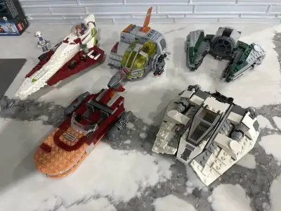 Lego set #75333 Oni-Wan Kenobi’s Starfighter Includes all parts, mini figures, instructions and box....