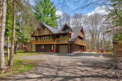 Location: 207 Woodland Drive, Huntsville (Hidden Valley) Lease Term: 6 or 12 Months Available The Ul...