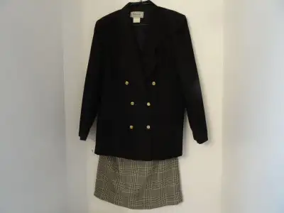 BLAZER  AND SKIRT SET SIZE 12 EUC, View more