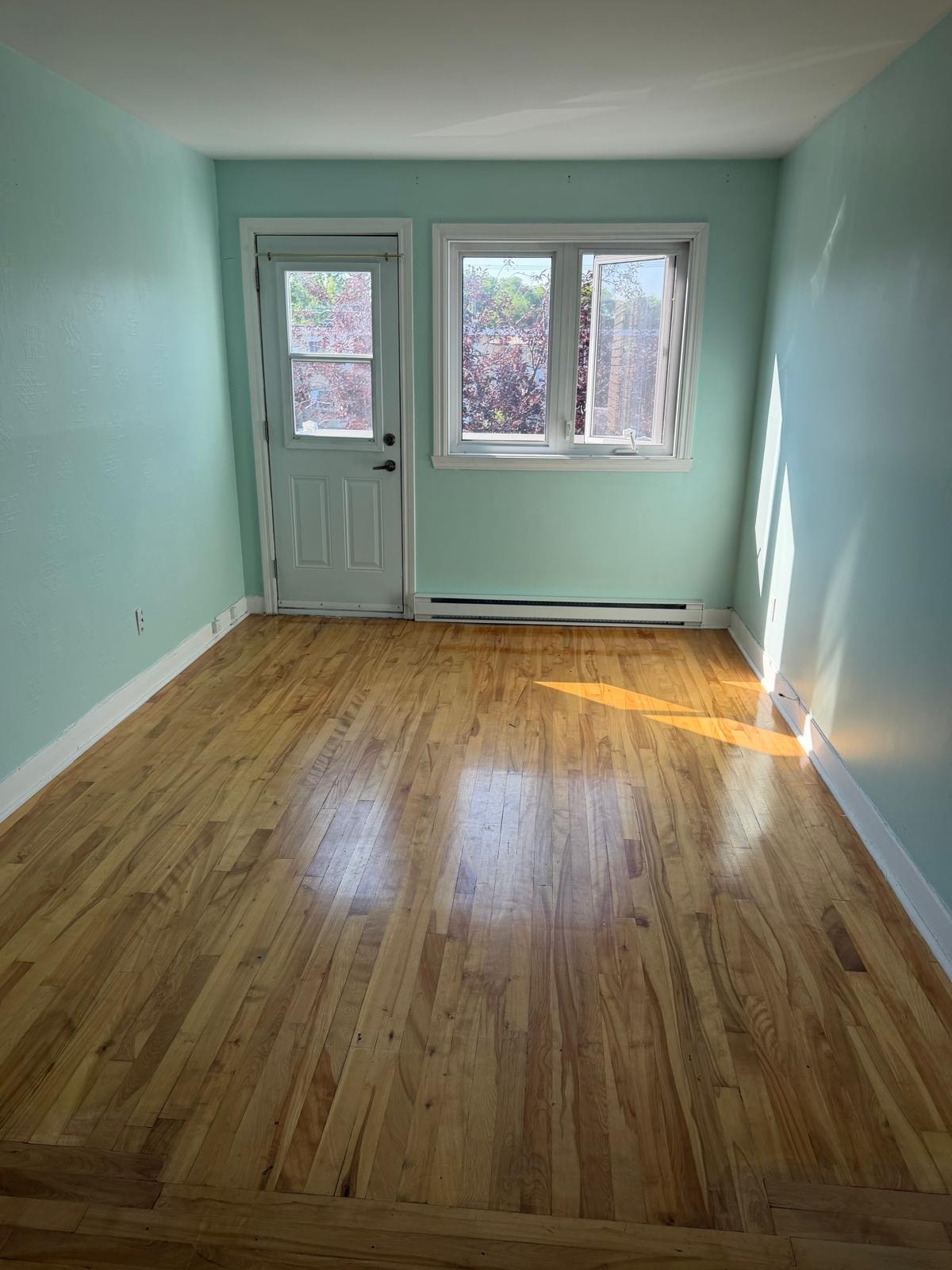CHARMANT 5 1/2 RENOVE AU 1480 PLACE D'ANJOU, LAVAL, QC 1485$ — photo 2