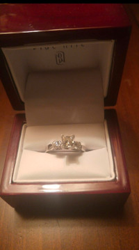 Certified  Diamond ring 18k under 1K (0.83) diamond
