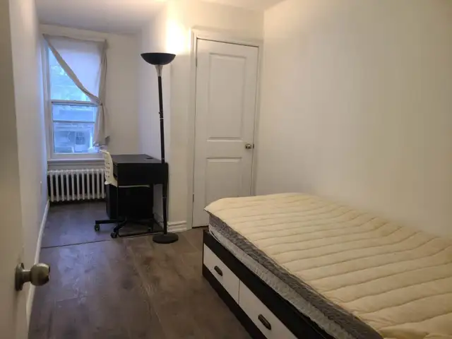 Christie, @Bloor TTC, Room on 2nd Floor to Rent-2Mins TTC Subway