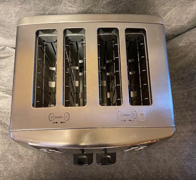 Cuisinart 4 Bread Slice or Bagel Toaster in Toasters & Toaster Ovens in Oshawa / Durham Region - Image 2