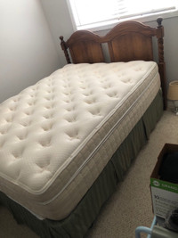 Queen mattress/boxspring/frame
