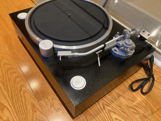 Yamaha GT-2000 top model turntable in excellent condition in Stereo Systems & Home Theatre in Mississauga / Peel Region - Image 7