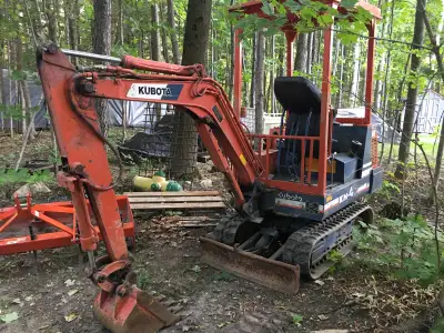 Kubota KH41 mini excavator for sale in great working condition. Very clean machine. ~2500 hours Trac...