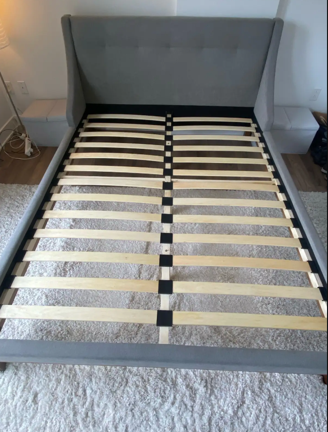 Cadre de Lit + sommier Structube - Bed Frame + base Queen size in Beds & Mattresses in City of Montréal - Image 2