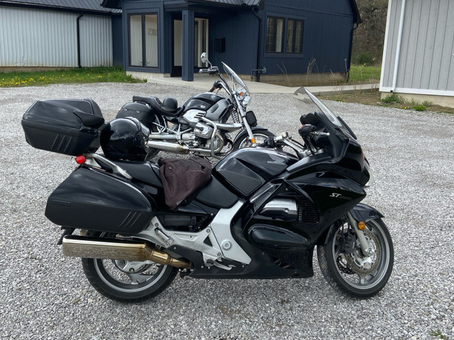 Honda st1300 in Sport Touring in Chatham-Kent - Image 2