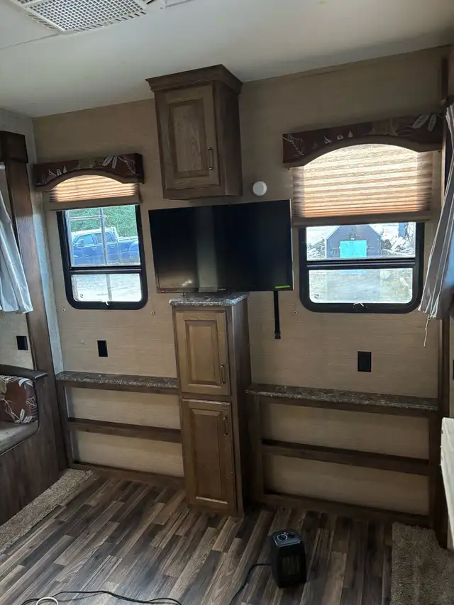 2015 keystone avalanch 5th wheel in Travel Trailers & Campers in Comox / Courtenay / Cumberland - Image 11