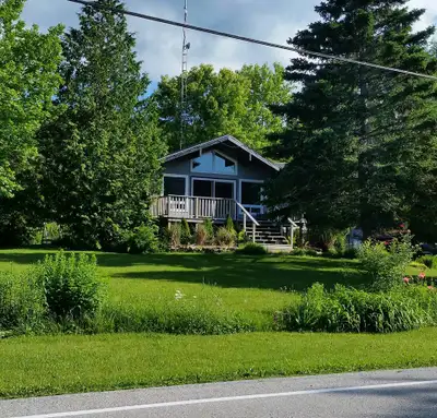 Beautiful house with walkout basement (to driveway) on Grey Road 1 for rent, 10 minutes east of Wiar...