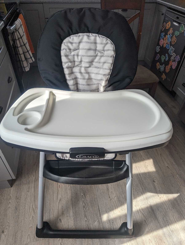 Baby high chair in Feeding & High Chairs in St. Catharines