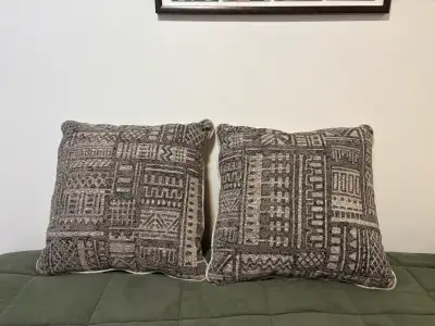 Decor throw pillows with abstract design. 2pcs. For living room, bedroom or ante room. Pick up on th...