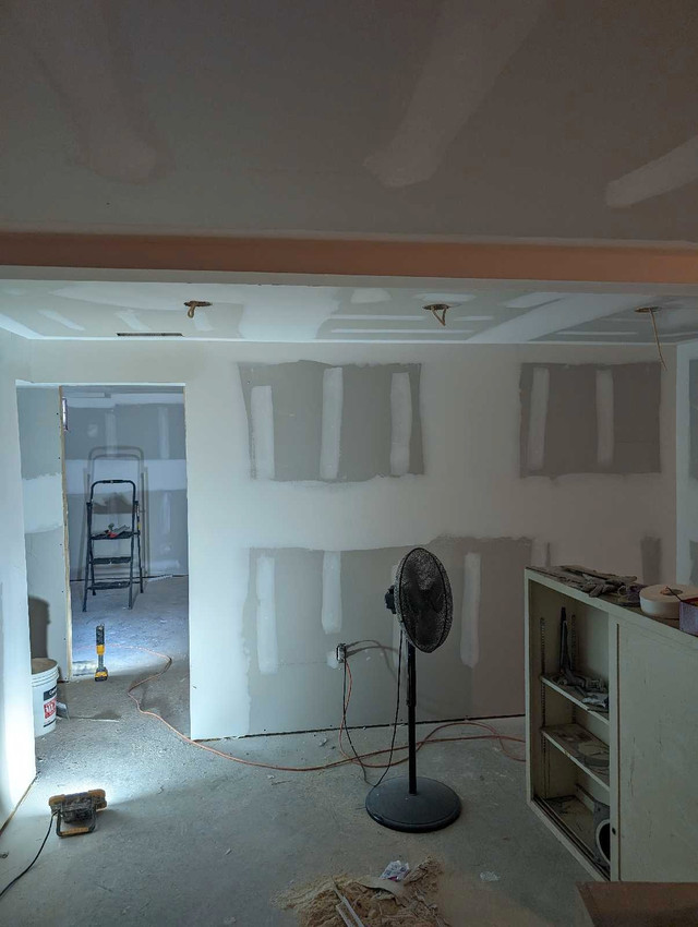 Drywall taping & paint  in Construction & Trades in Windsor Region