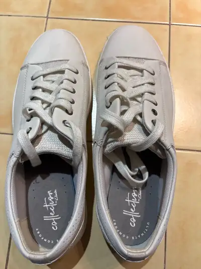 Clarks  SIZE:10, View more