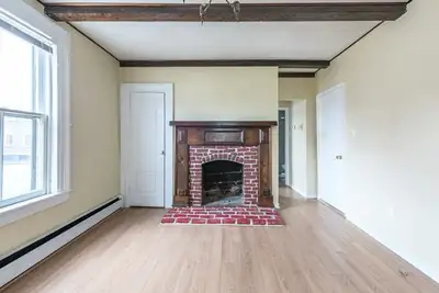 1 Bedroom Apartment for Rent – Centrally Located Charming 1-bedroom apartment located in a central a...