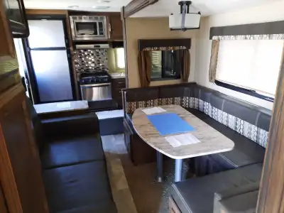 Fully equipped trailer with a great floor plan. Sleeps 6, but great 2 person living space. Light wei...