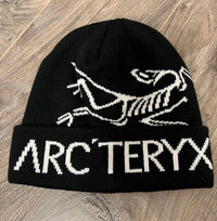 Arc’teryx black logo hat