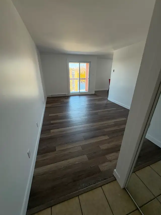 4 1/2, rénové, juillet, Carrefour Charlesbourg