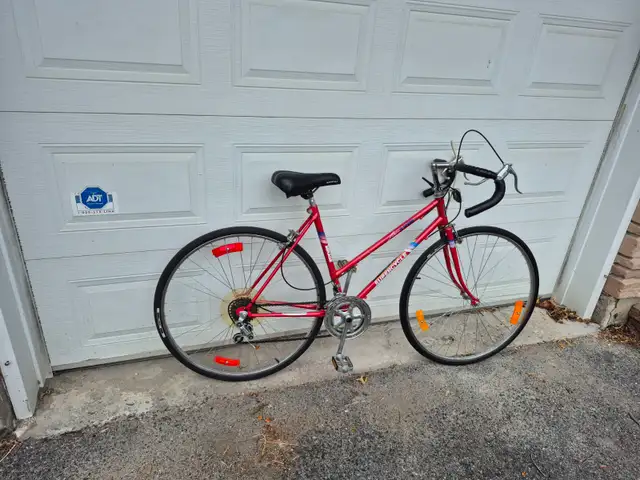 Ladies Super Cycle tuned road bike in Road in Ottawa - Image 2