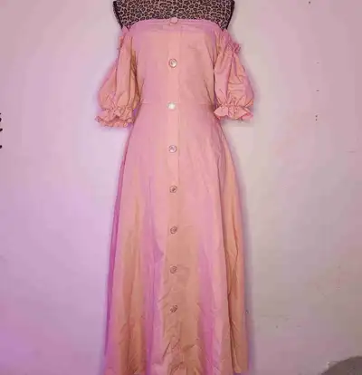 This is a Shein pink off-the-shoulder sundress in a size small, perfect for a casual day out or a su...