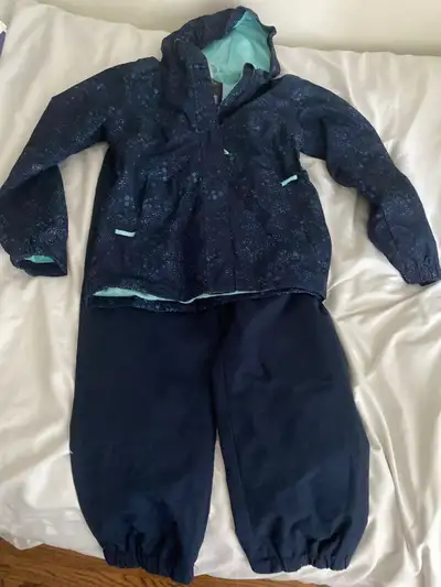 Paradox children 2 piece jacket and pant Brand new without tag Size 10 L/G South Etobicoke Pick up