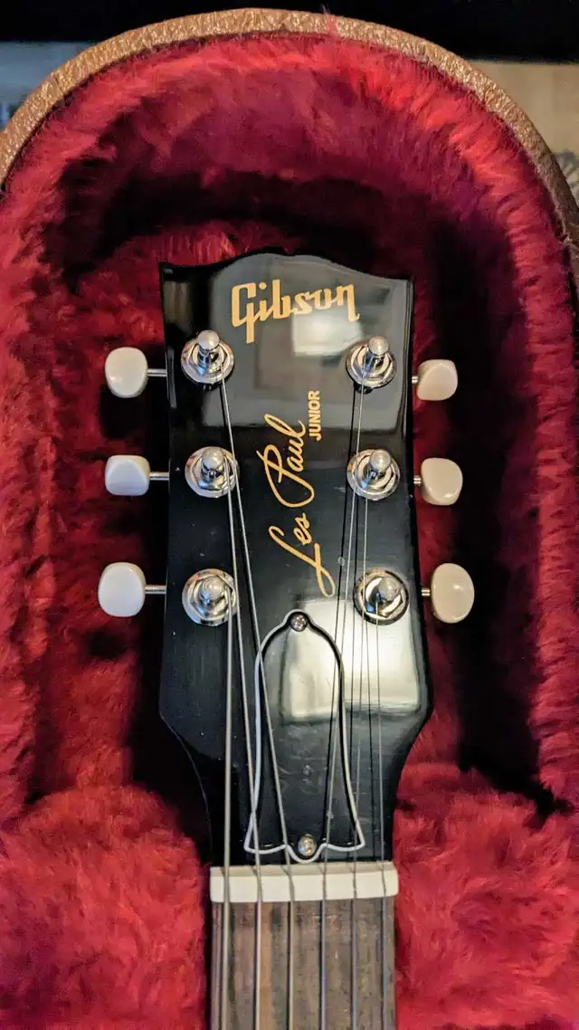 2019 Gibson Les Paul Junior - Vintage Tobacco Sunburst in Guitars in Longueuil / South Shore - Image 3