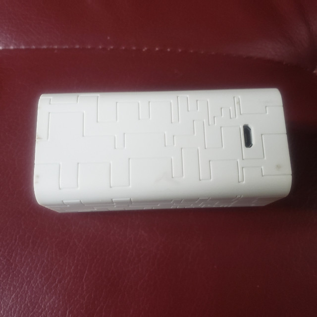 InnJoo Cube 2 10400mAh Power Bank - White in Cell Phone Accessories in Leamington - Image 3
