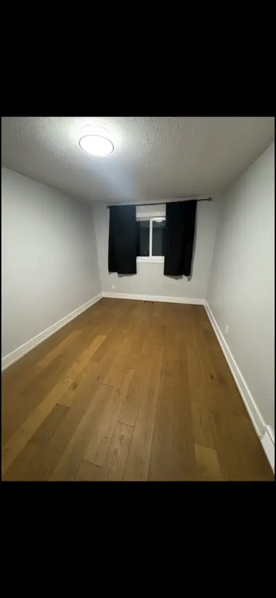 Westend Craig Henry Dr. large bedroom for rent furnished or unfurnished. Steps to bus stop. Kitchen/...