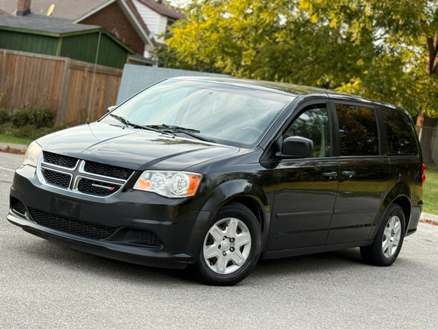 Mini-van Dodge Grand Caravan 2013 Black 7 Seater  in Cars & Trucks in City of Toronto - Image 2