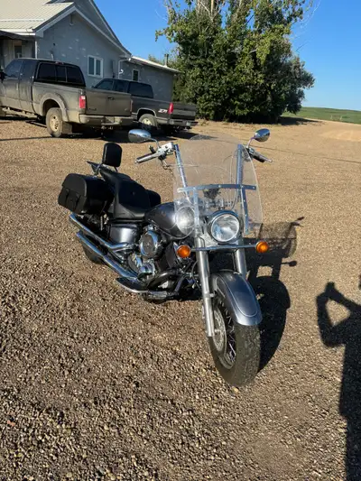 2003 Yamaha V-Star 1100 classic 38000kms Front and rear tires and tubes new in July 2025 Vance and H...