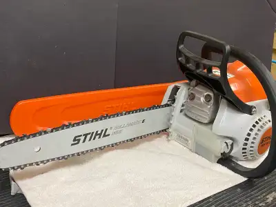 This Stihl chainsaw is ready to tackle any cutting job with its robust engine and sharp blade. It's...