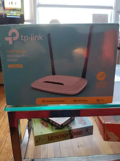 Wireless router / WiFi Access Point for home / small office. 2.4 GHz / 300 Mbps / 802.11N MIMO / 2 X...