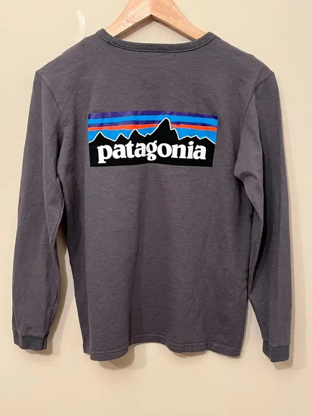 Patagonia Men's Responsibili-tee Long Sleeve Logo Shirt Grey XS in Men's in Calgary - Image 2