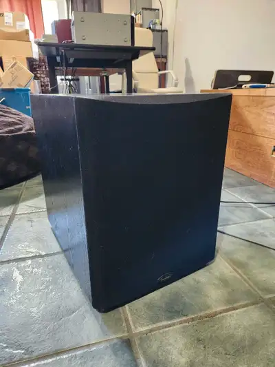 This Paradigm 12-inch subwoofer delivers robust bass and enhances any home theatre or music system....