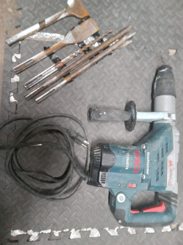 Bosch hammer drill. 5/8" drive w/ tooling in Power Tools in Leamington - Image 4