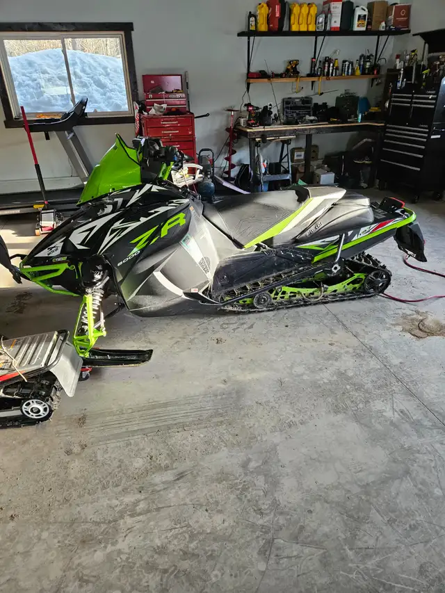 2018 Arctic Cat 8000 limited ES 137 in Snowmobiles in Belleville - Image 2