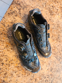 Ekoi R4 lite carbon sole Road cycling shoes.  Size 44 us 10.5