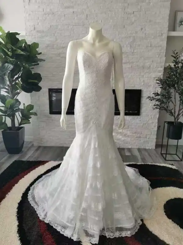 Elegant Wedding Dress in Wedding in Calgary - Image 2