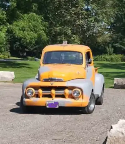 1951 Ford F1 350 chevy motor Sitting on late 70's C10 chassis Selling AS IS Located in Paris