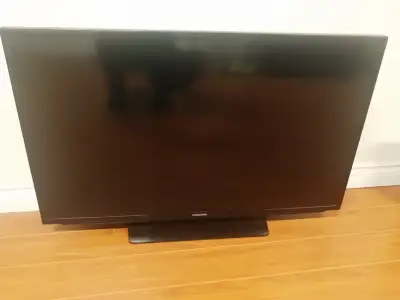 40" TV & 17" Monitor, View more