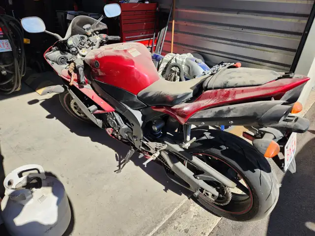 2007 Yamaha R1 in Sport Bikes in Calgary - Image 3