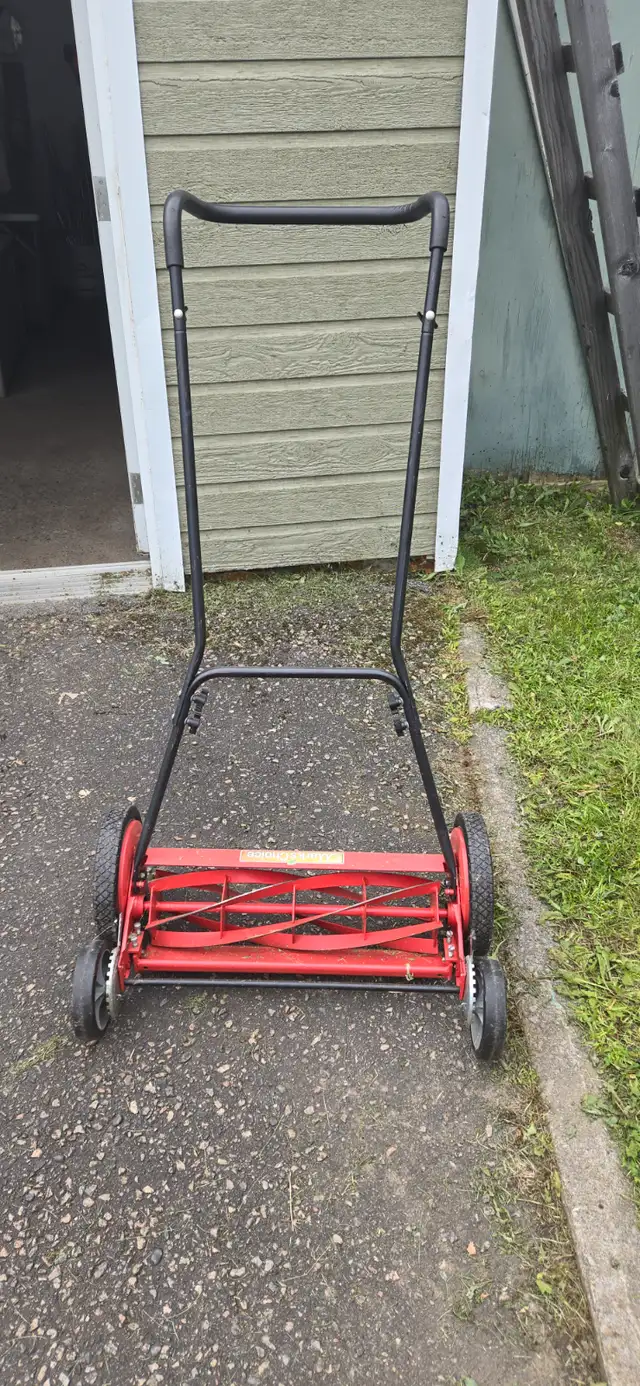 TONDEUSE A GAZON MANUELLE in Lawnmowers & Leaf Blowers in Saguenay - Image 2