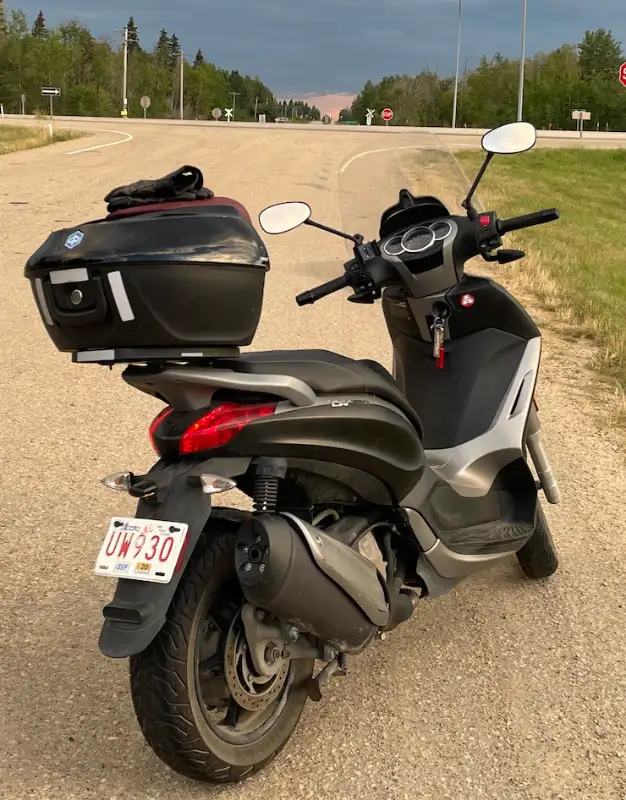 2015 Piaggio BV350 in Scooters & Pocket Bikes in St. Albert - Image 3