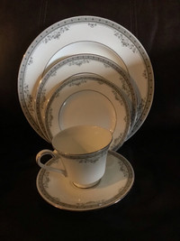 York H5100 Royal Doulton China - 8 place setting (5 pieces each)