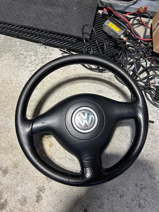 Jetta MK4 GLI 20th OEM Steering Wheel & Airbag dans Autres pièces et accessoires  à Ville de Montréal
