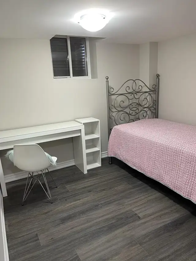 Room for rent 5 min from UFT Scarborough in Room Rentals & Roommates in City of Toronto - Image 4
