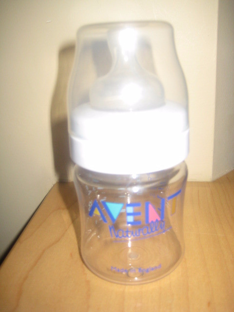 AVENT 4 OZ BRAND NEW BABY BOTTLE - BRAND NEW in Feeding & High Chairs in Calgary - Image 4